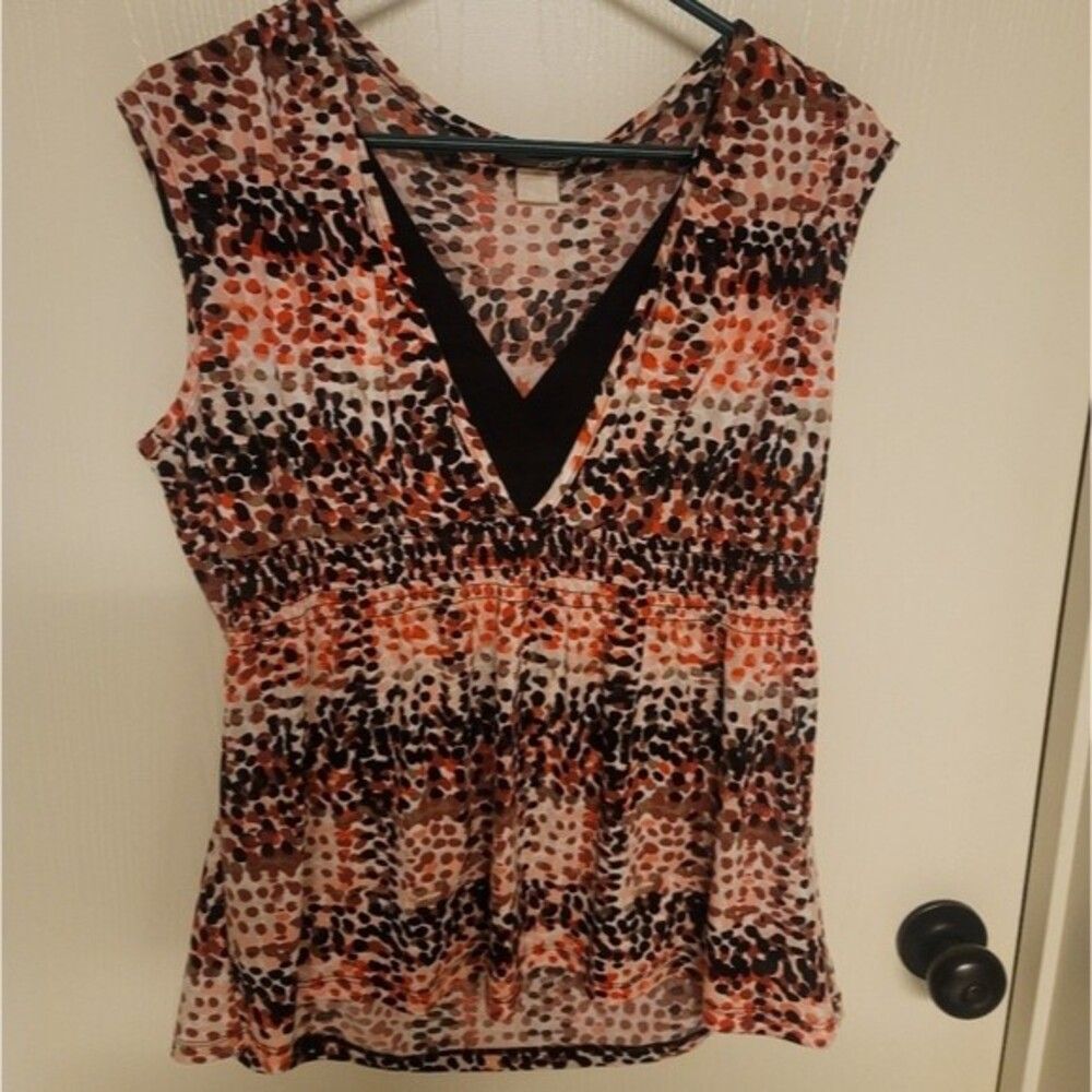 ⭐️ Womens dots patterned JTB stretch material v neck shirt - size 1X